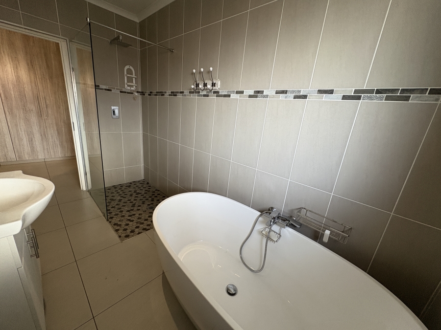 6 Bedroom Property for Sale in Cintsa East Eastern Cape